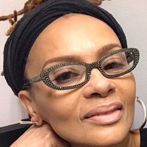 Meet your Posher, Deborah